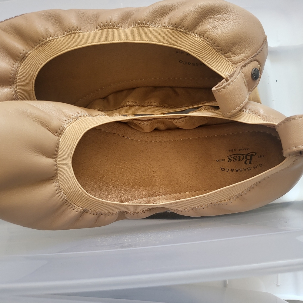 Sand nude leather Bass flats worn once like new